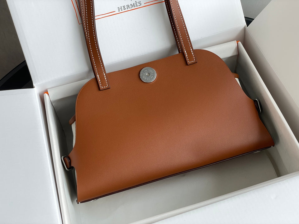 Smooth Cowhide Classic Carry Tote