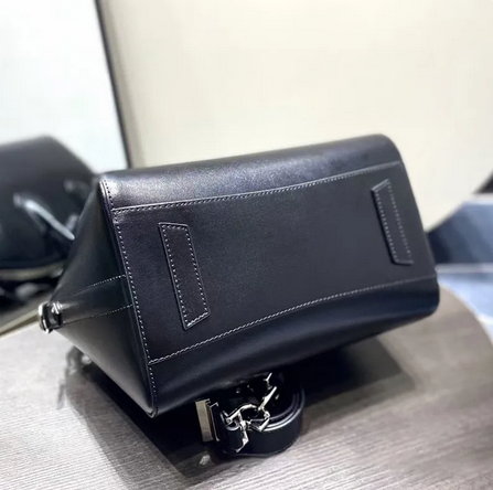 Leather Bag With Chain In Black