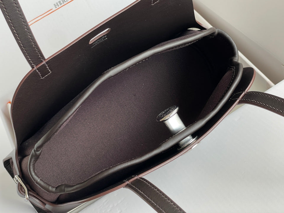 Smooth Cowhide Classic Carry Tote